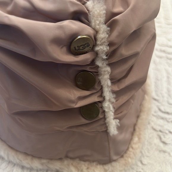 Ugg Australia bucket hat, polyester with real dyed shearling sheepskin trim, O/S - Picture 10 of 16